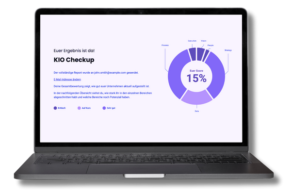 Beispiel eines KIO-Assessment-Ergebnisses auf einem Laptop